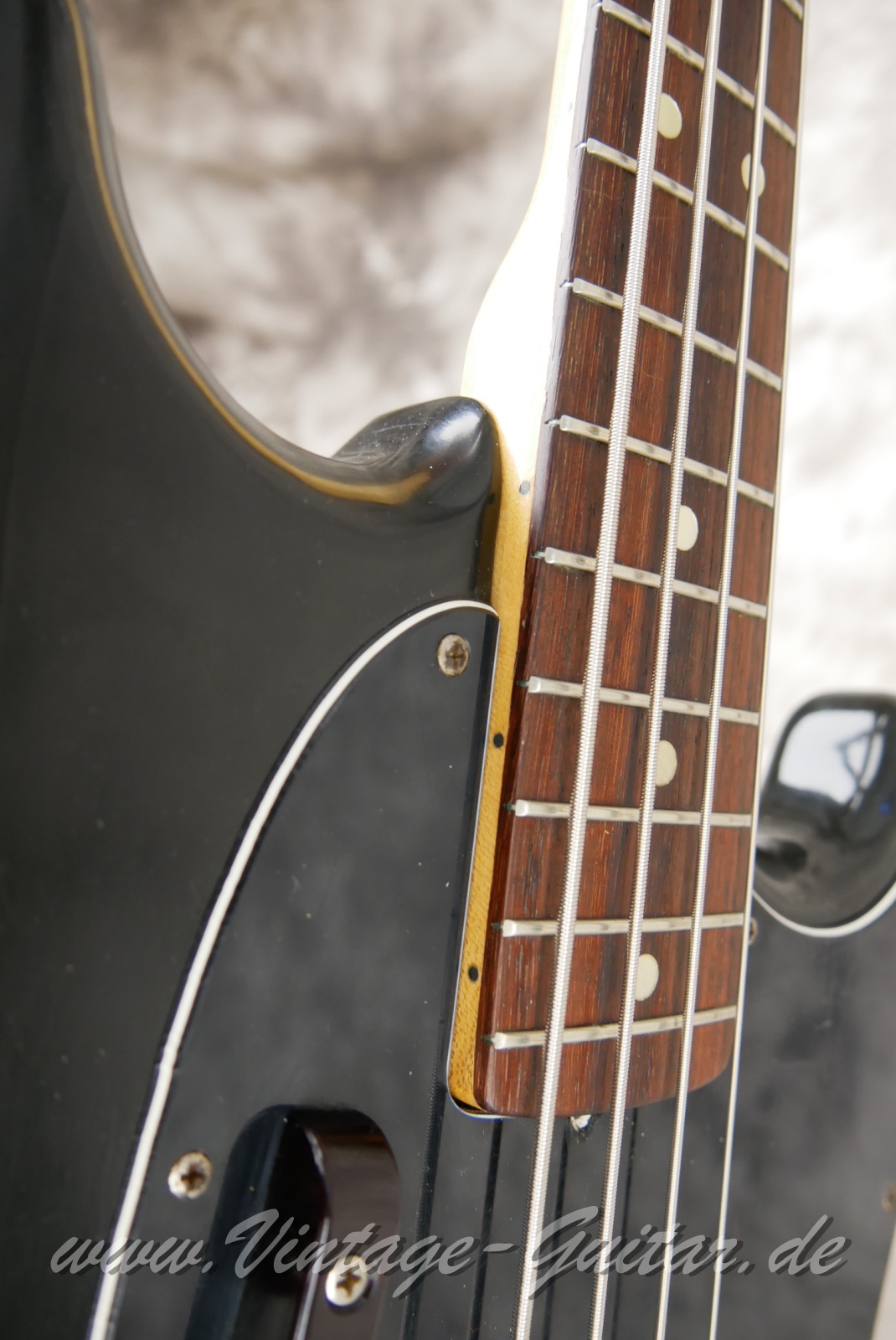 img/vintage/6008/Fender_Mustang_Bass_Black_USA_1976-014.jpg