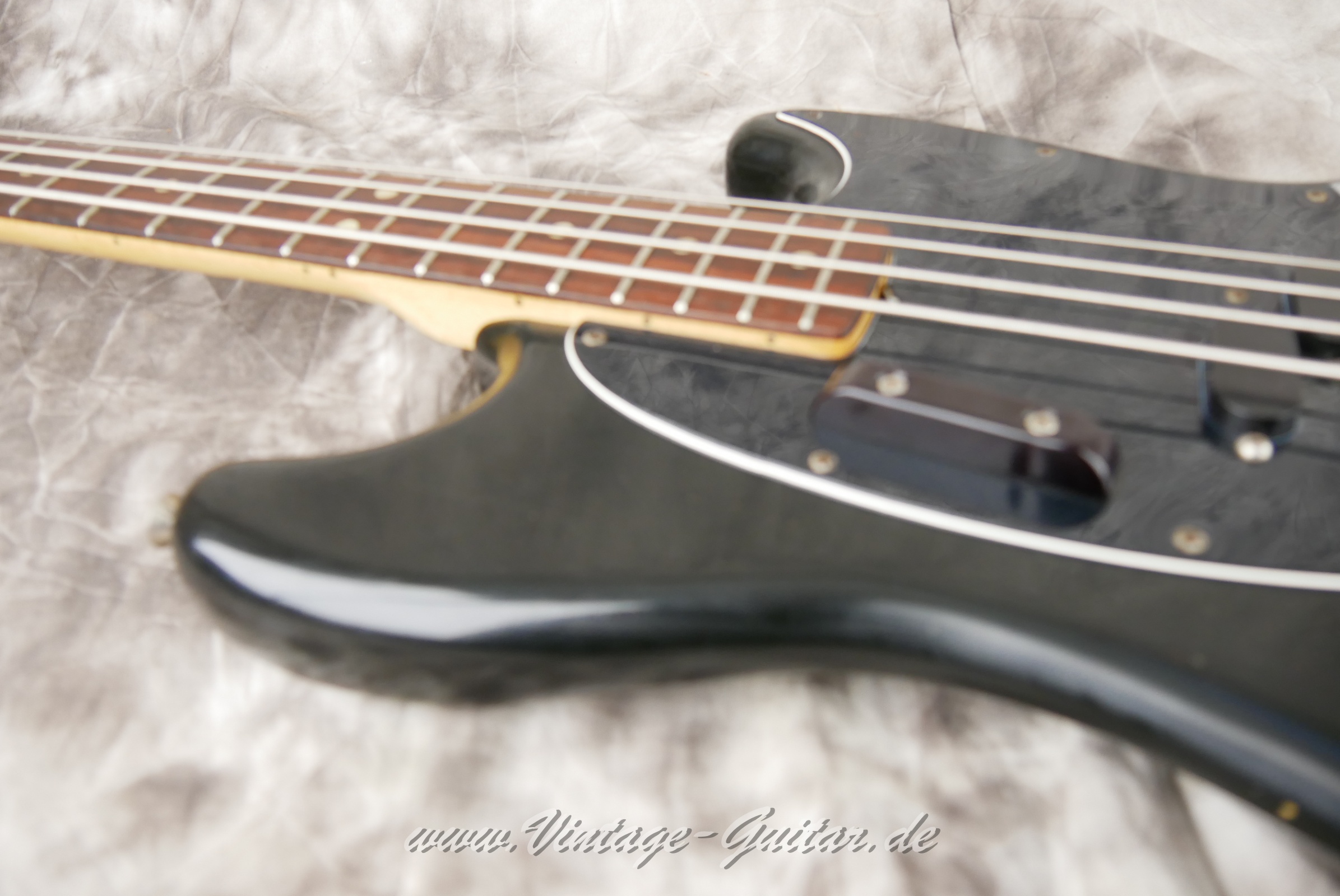 img/vintage/6008/Fender_Mustang_Bass_Black_USA_1976-015.jpg