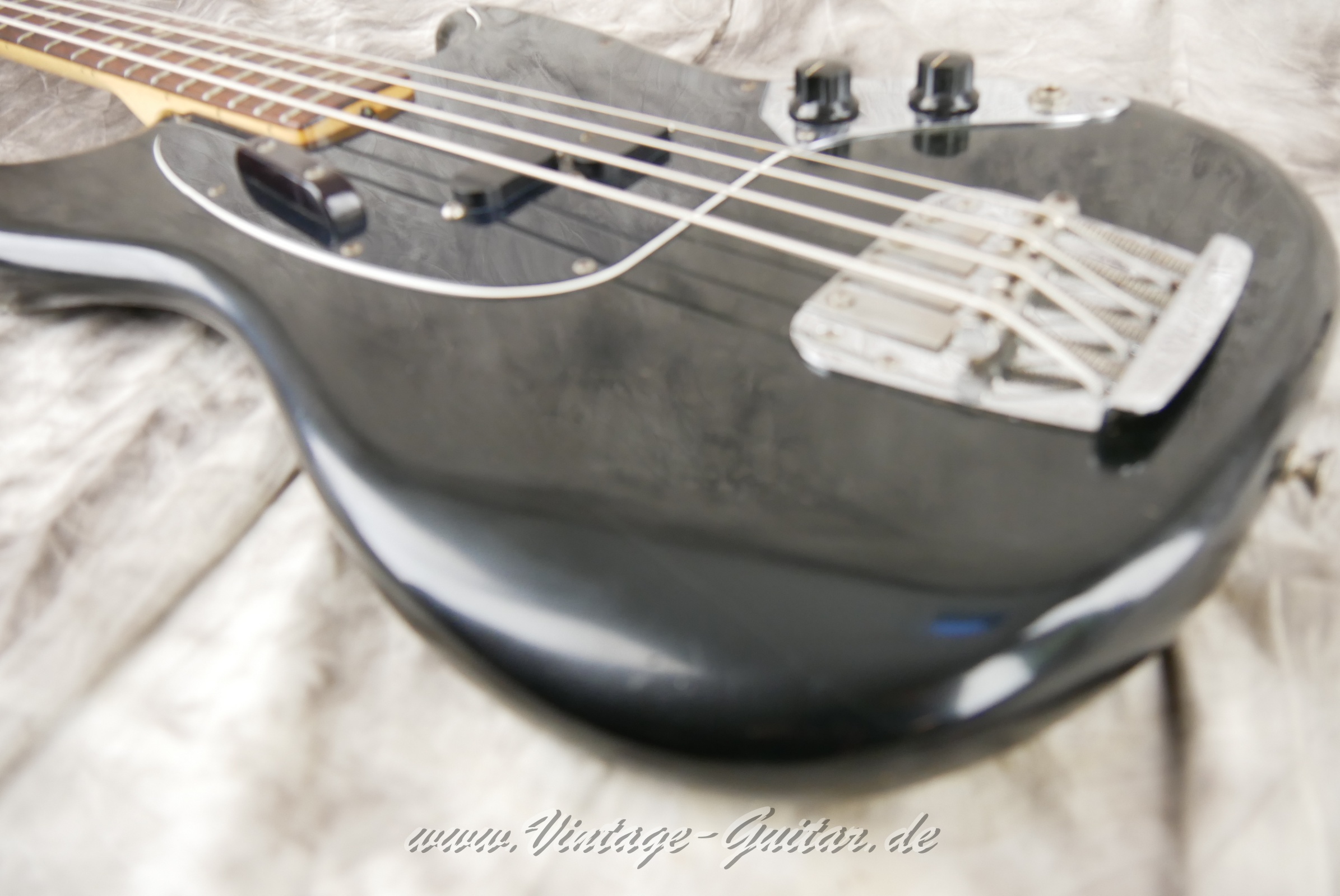 img/vintage/6008/Fender_Mustang_Bass_Black_USA_1976-016.jpg