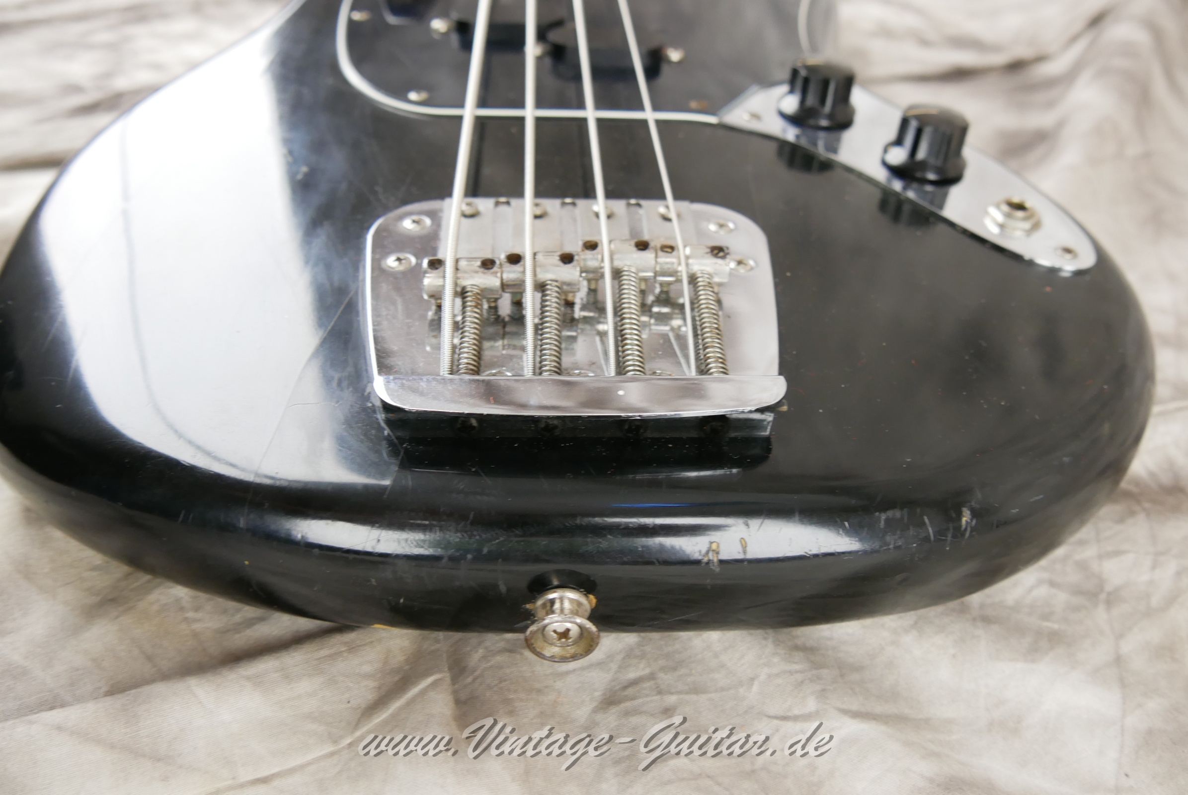 img/vintage/6008/Fender_Mustang_Bass_Black_USA_1976-017.jpg
