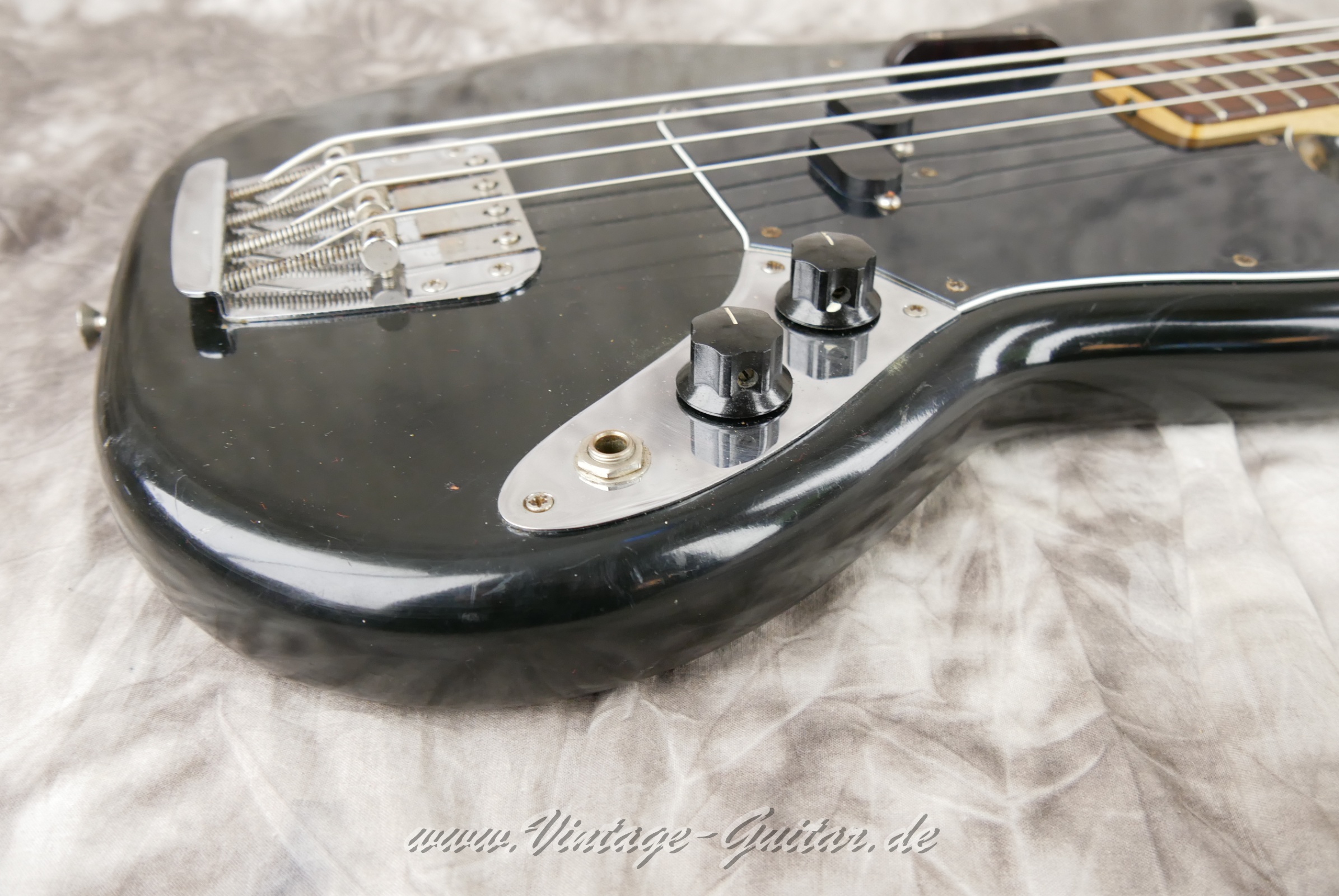img/vintage/6008/Fender_Mustang_Bass_Black_USA_1976-019.jpg