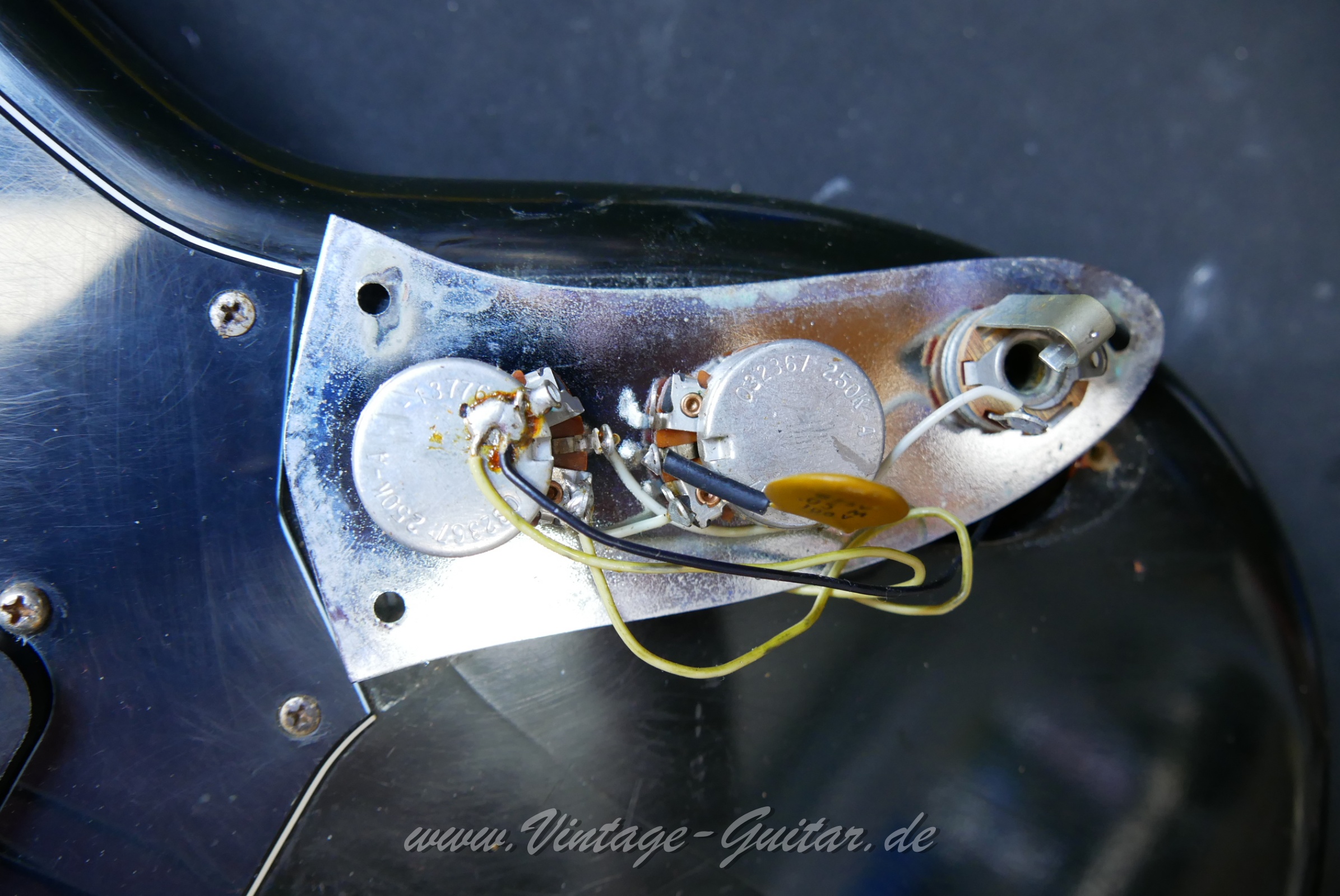 img/vintage/6008/Fender_Mustang_Bass_Black_USA_1976-020.jpg