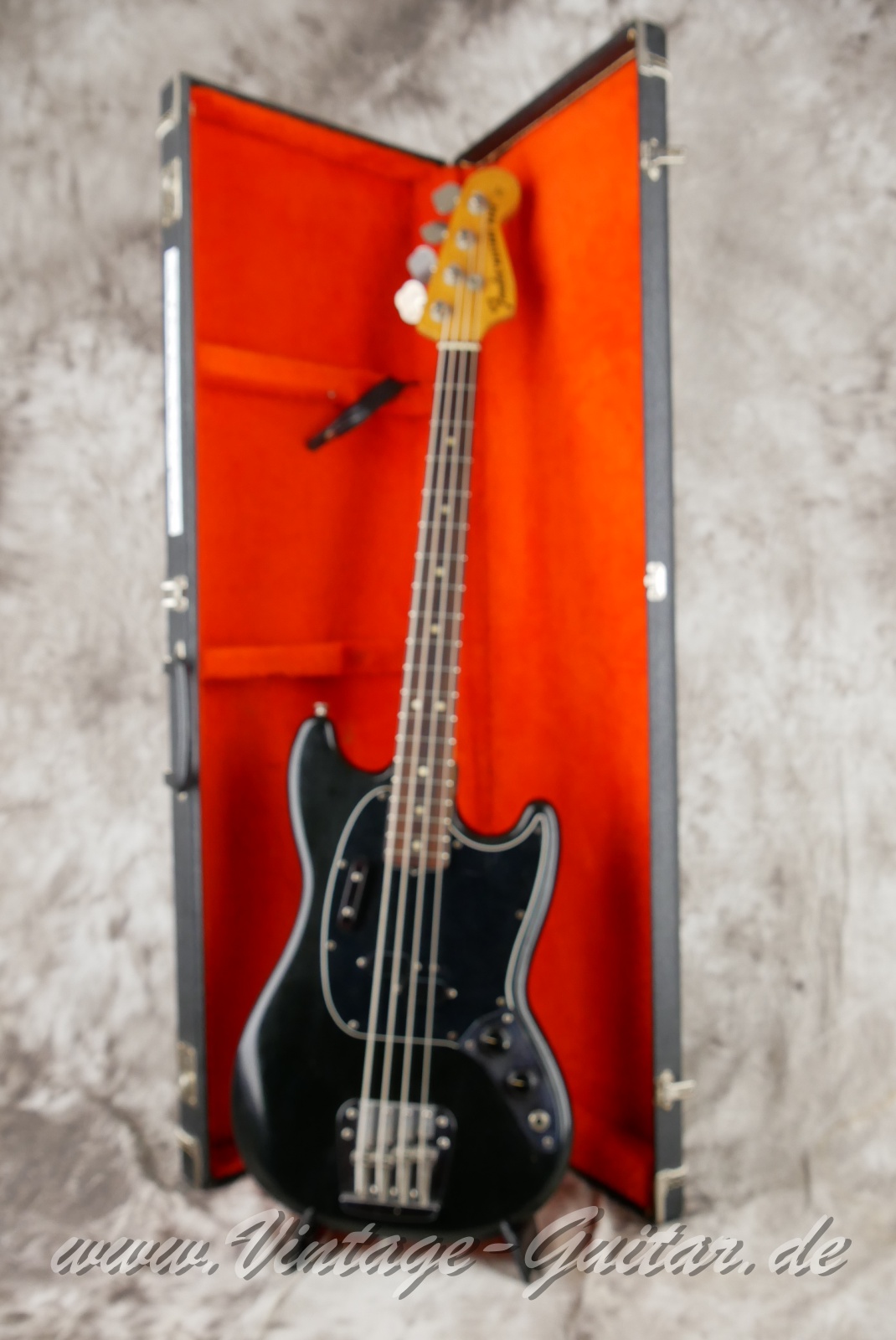 img/vintage/6008/Fender_Mustang_Bass_Black_USA_1976-026.jpg