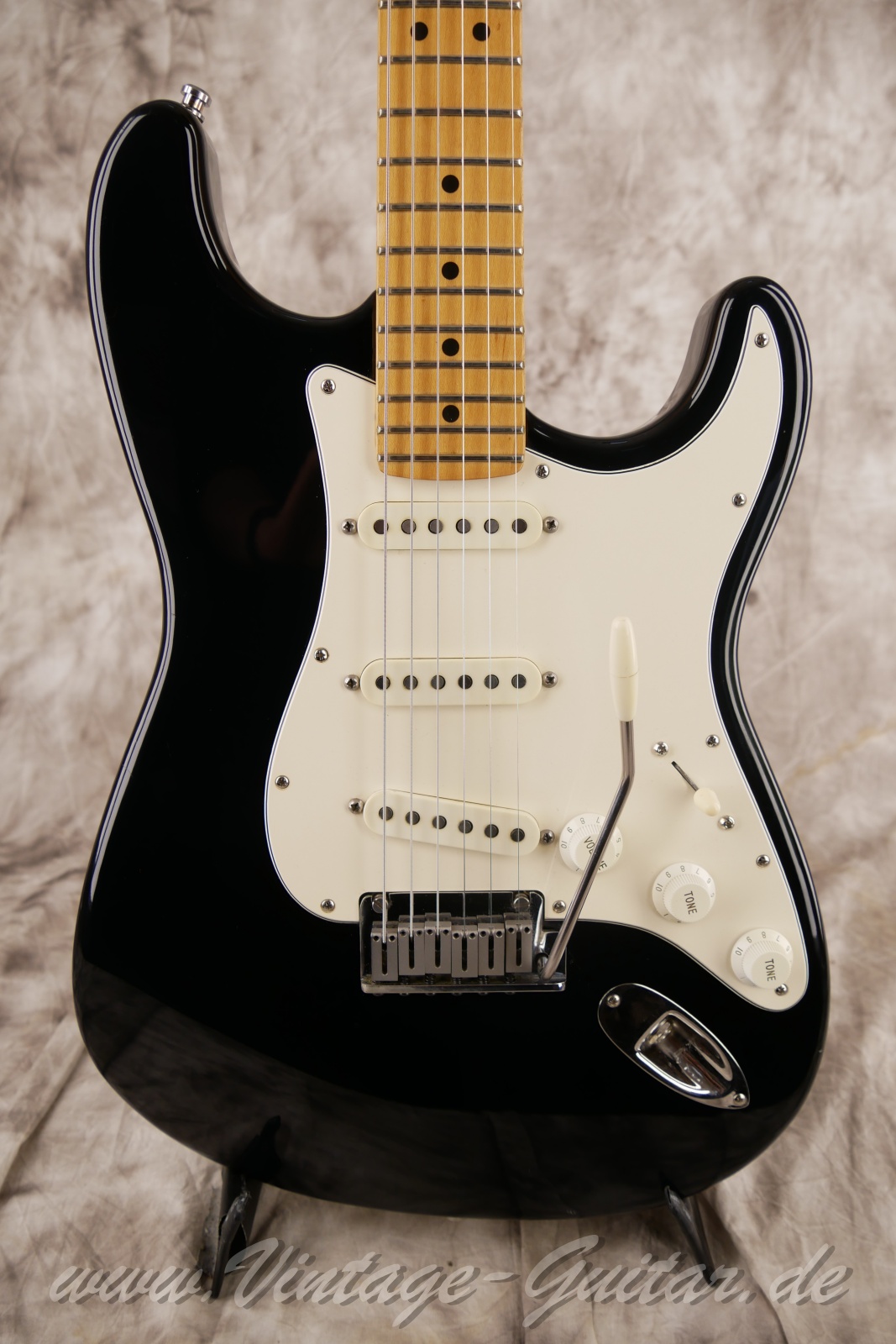 img/vintage/6010/fender_stratocaster_1990_american_standard_black_usa-07.jpg