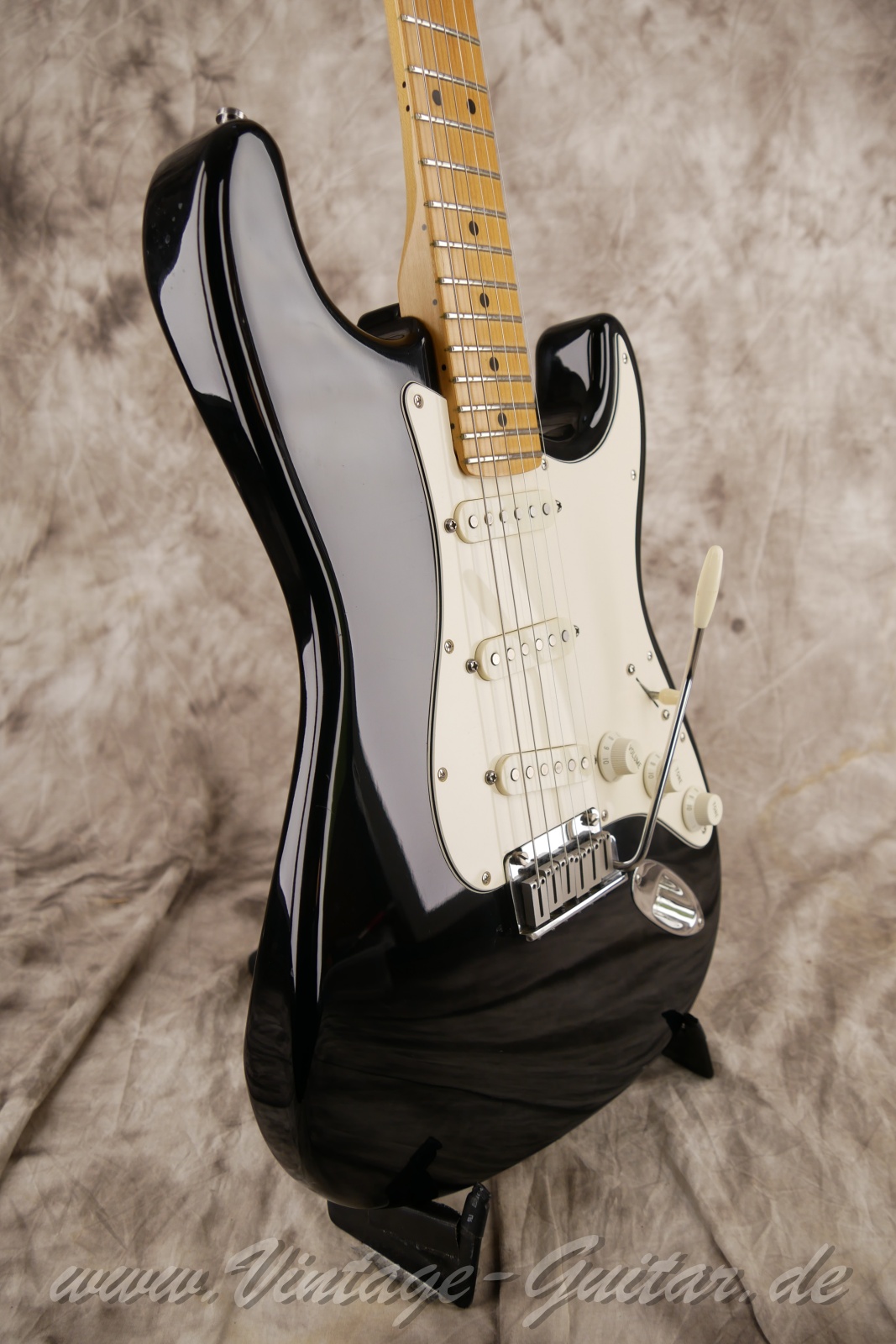 img/vintage/6010/fender_stratocaster_1990_american_standard_black_usa-09.jpg