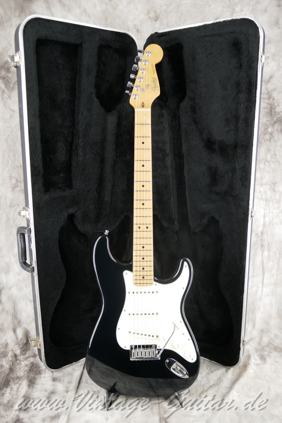 img/vintage/6010/fender_stratocaster_1990_american_standard_black_usa-15.jpg