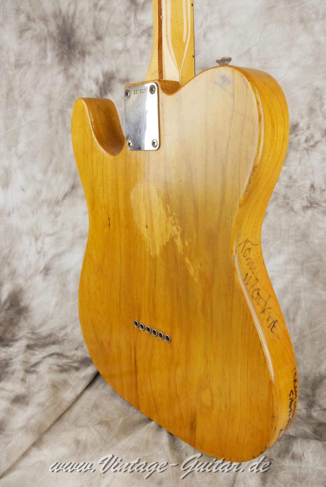 Fender-Telecaster-1969-natural-008.jpg