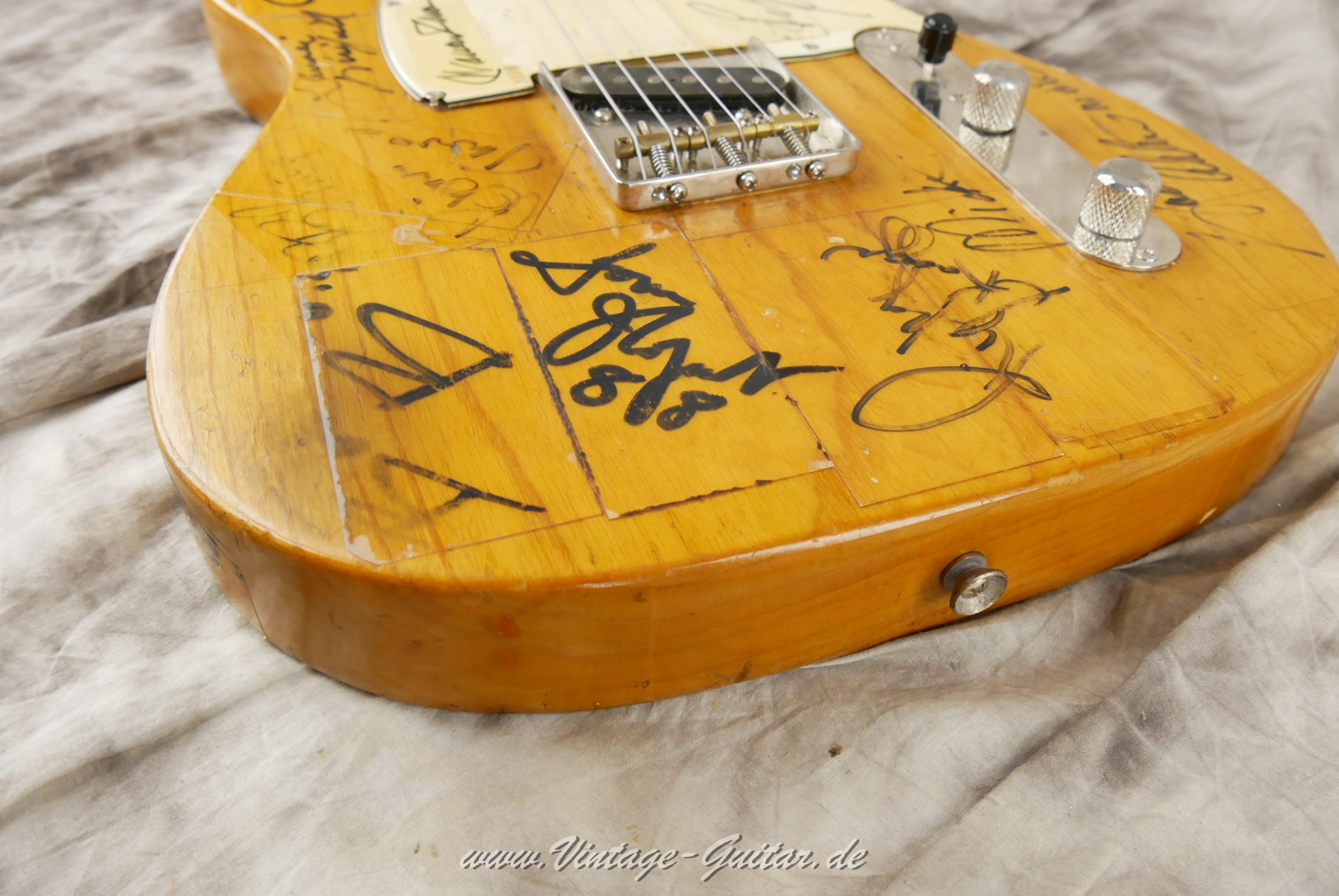 Fender-Telecaster-1969-natural-014.jpg