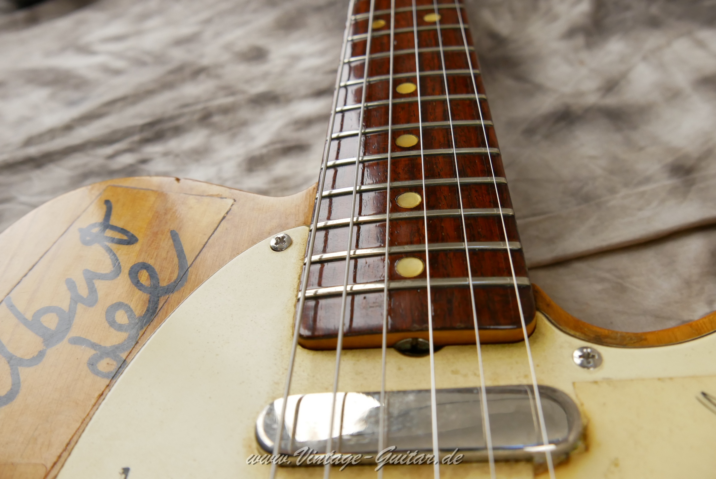 Fender-Telecaster-1969-natural-016.jpg