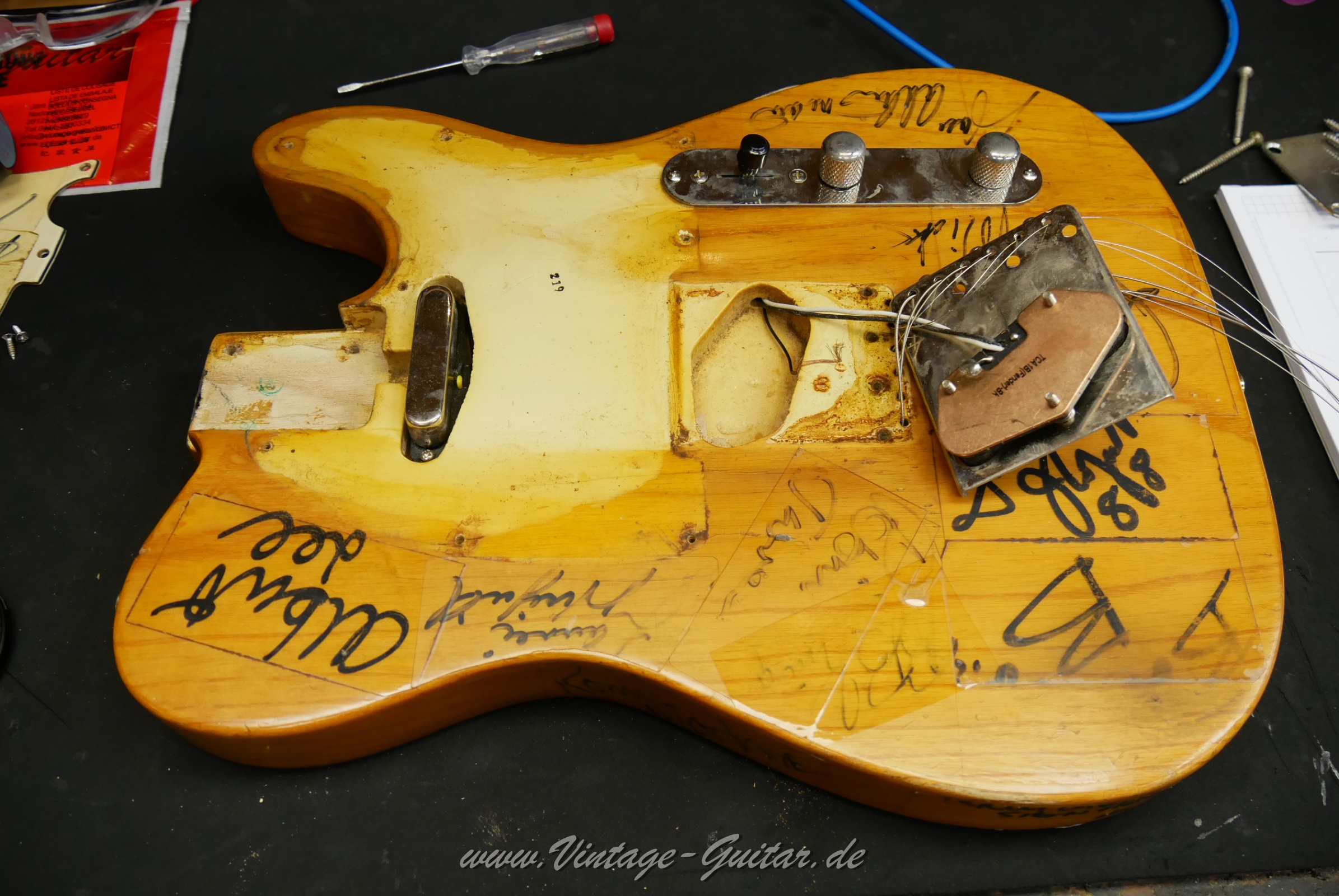 Fender-Telecaster-1969-natural-021.jpg