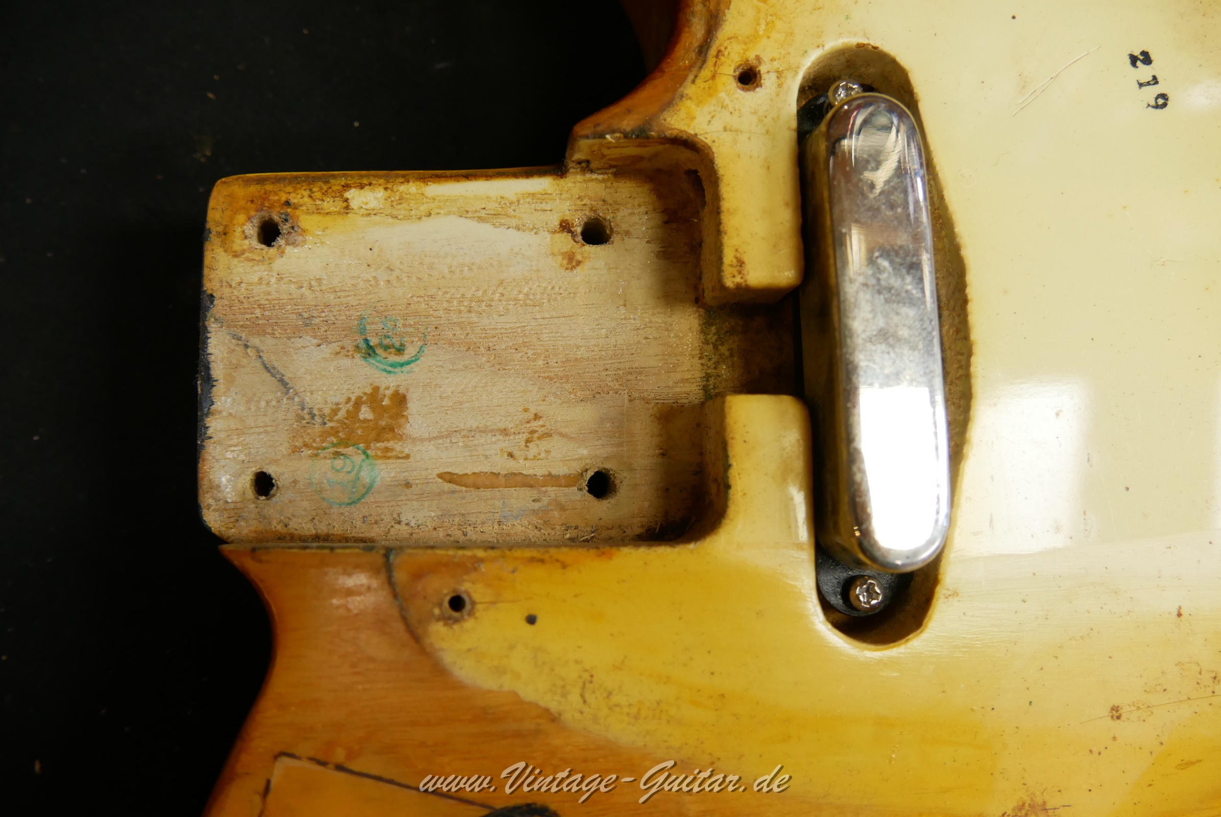 Fender-Telecaster-1969-natural-022.jpg