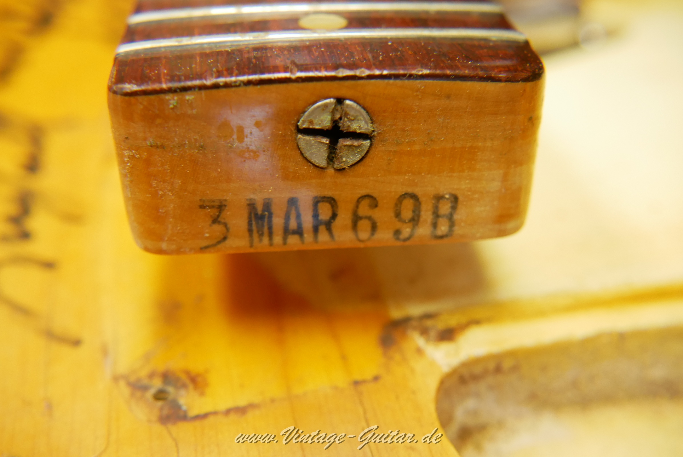 Fender-Telecaster-1969-natural-025.jpg