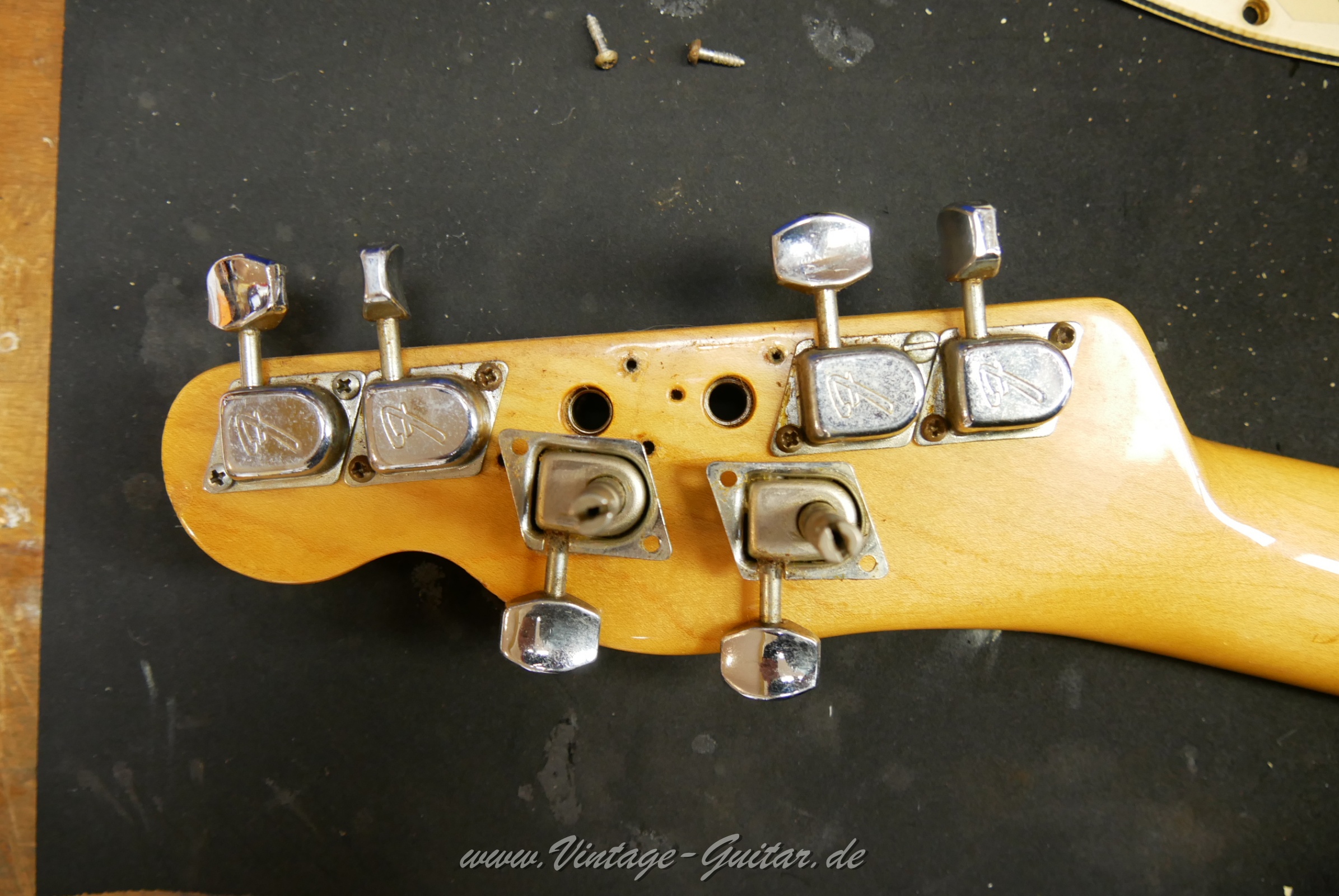 Fender-Telecaster-1969-natural-026.jpg