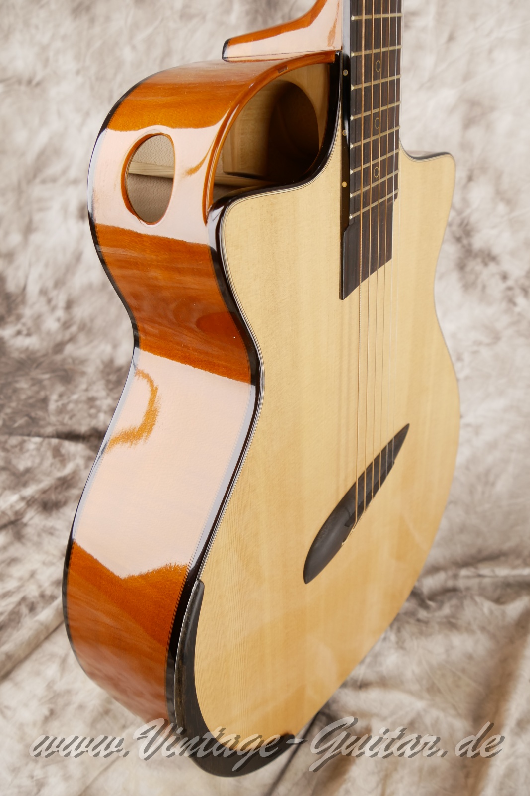 img/vintage/6012/Klapproth_Steelstring_fan_fretted_natural_Germany_2022-009.jpg