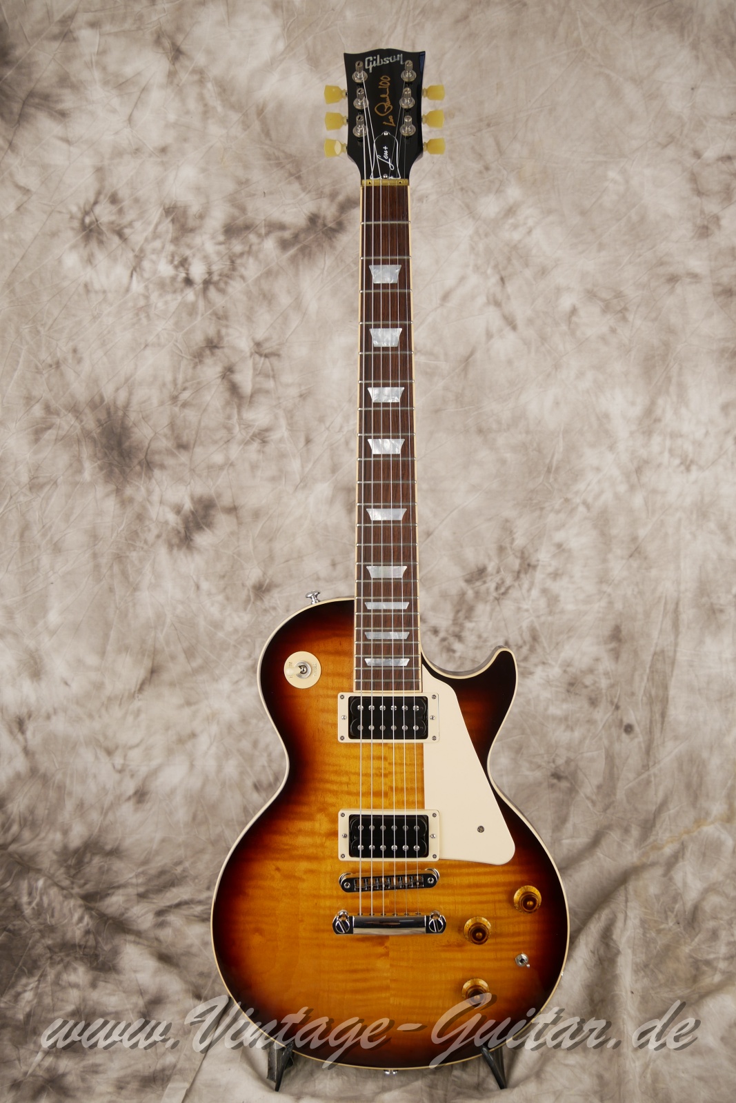 Gibson_Les_Paul_Less+_sunburst_USA_2015-001.jpg