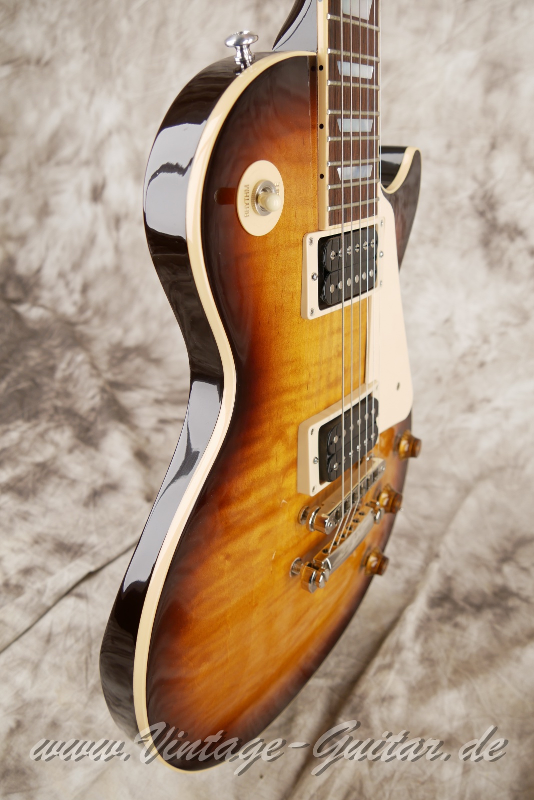 img/vintage/6017/Gibson_Les_Paul_Less+_sunburst_USA_2015-009.jpg