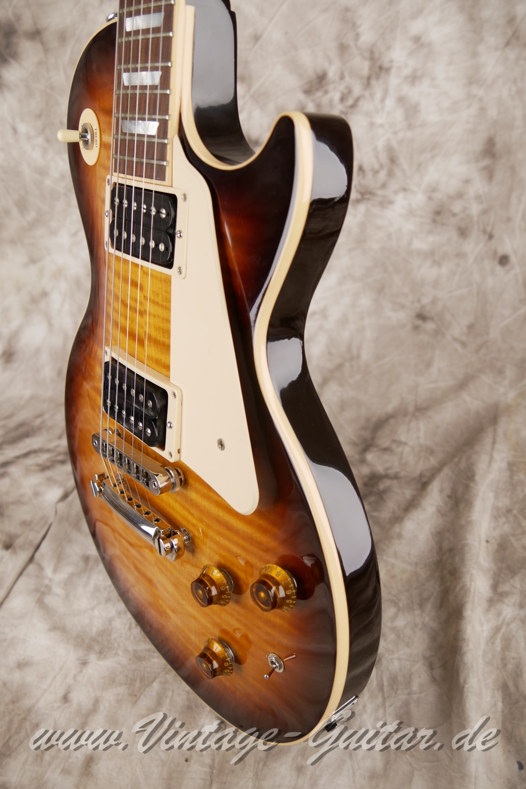 img/vintage/6017/Gibson_Les_Paul_Less+_sunburst_USA_2015-010.jpg