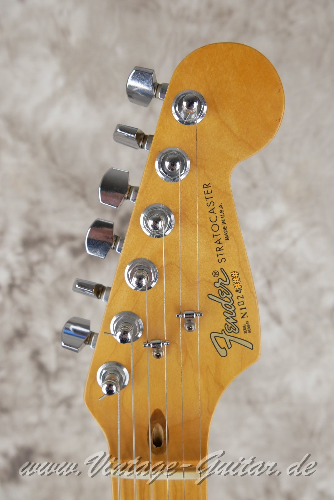 img/vintage/6019/Fender_Stratocaster_American_Standard_olympic_white_1992-003.JPG
