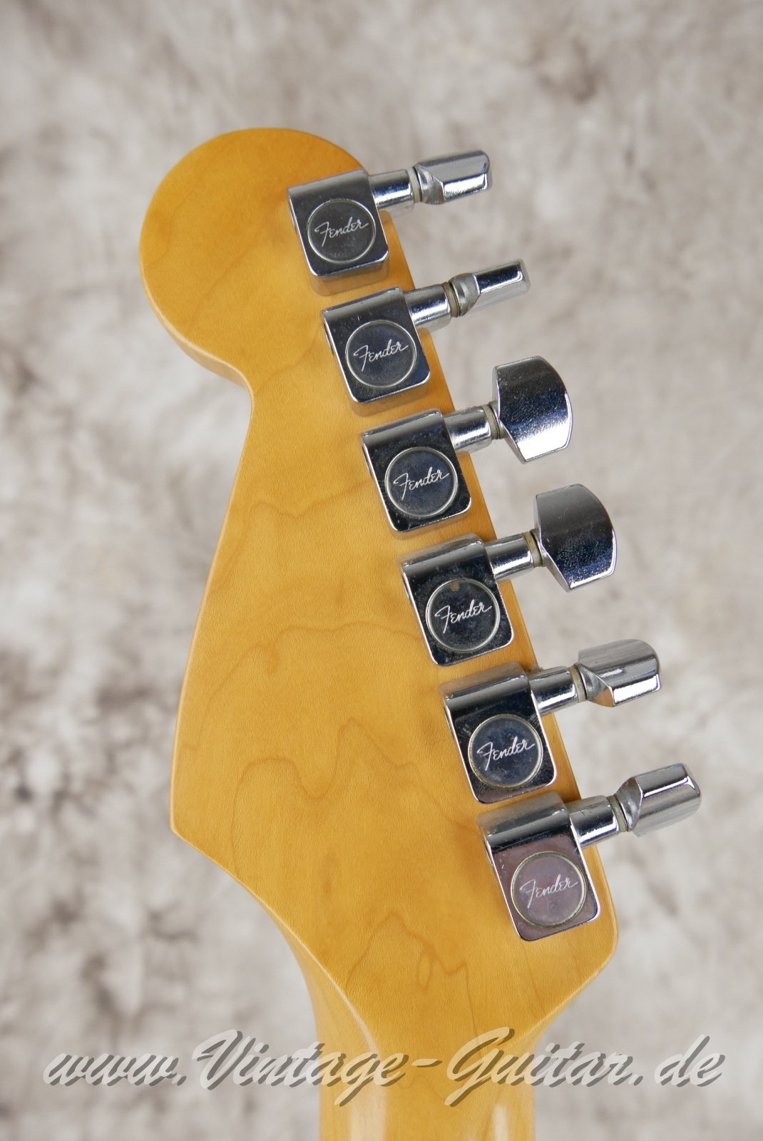 img/vintage/6019/Fender_Stratocaster_American_Standard_olympic_white_1992-004.jpg