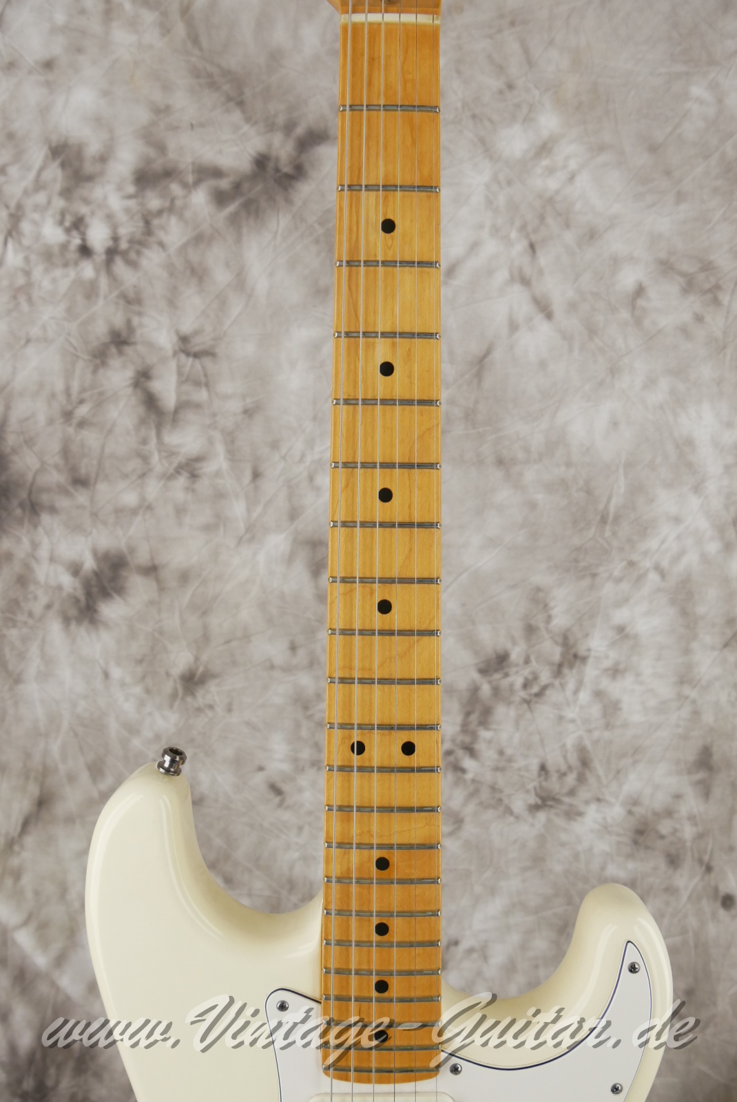 img/vintage/6019/Fender_Stratocaster_American_Standard_olympic_white_1992-005.jpg