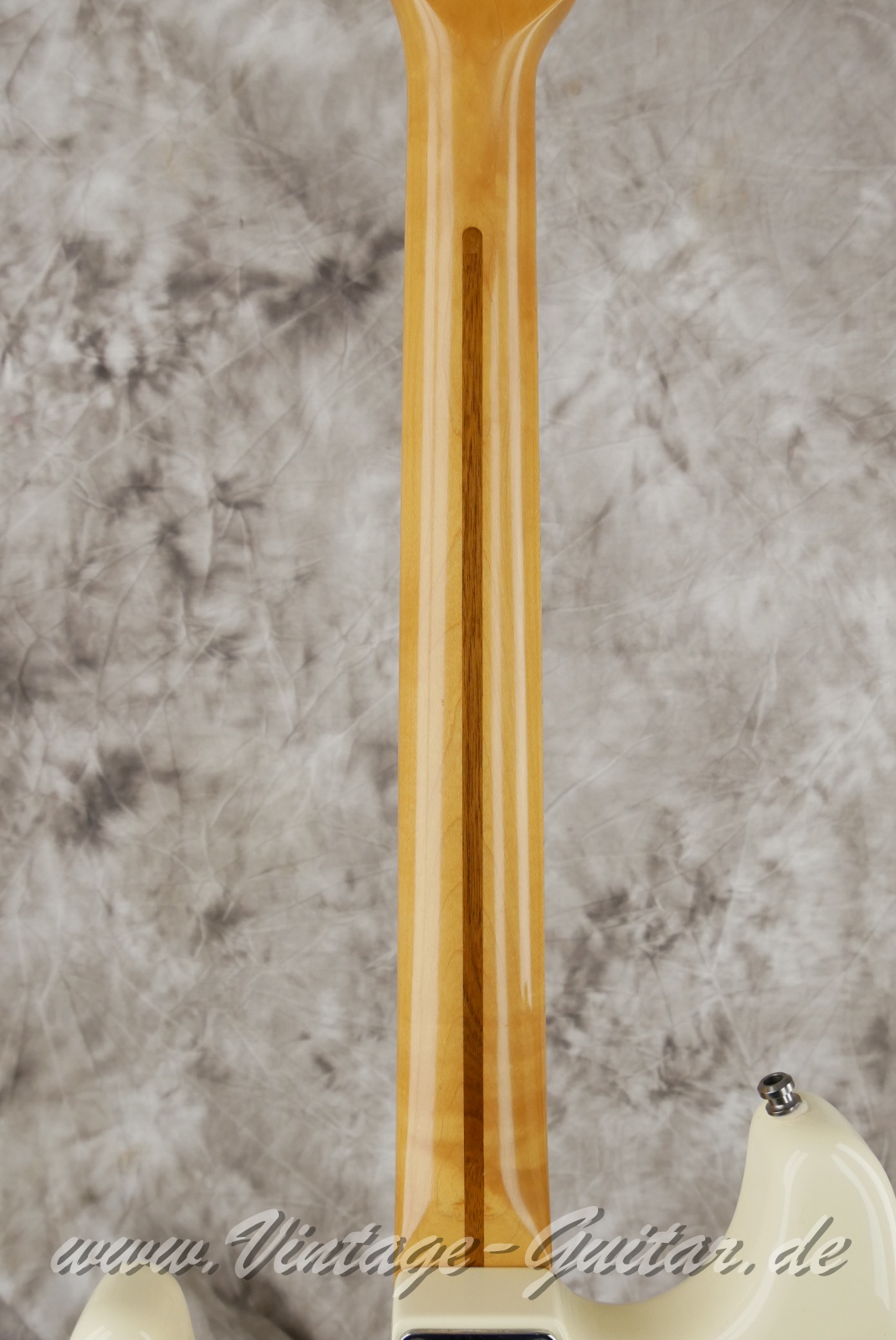 img/vintage/6019/Fender_Stratocaster_American_Standard_olympic_white_1992-006.jpg
