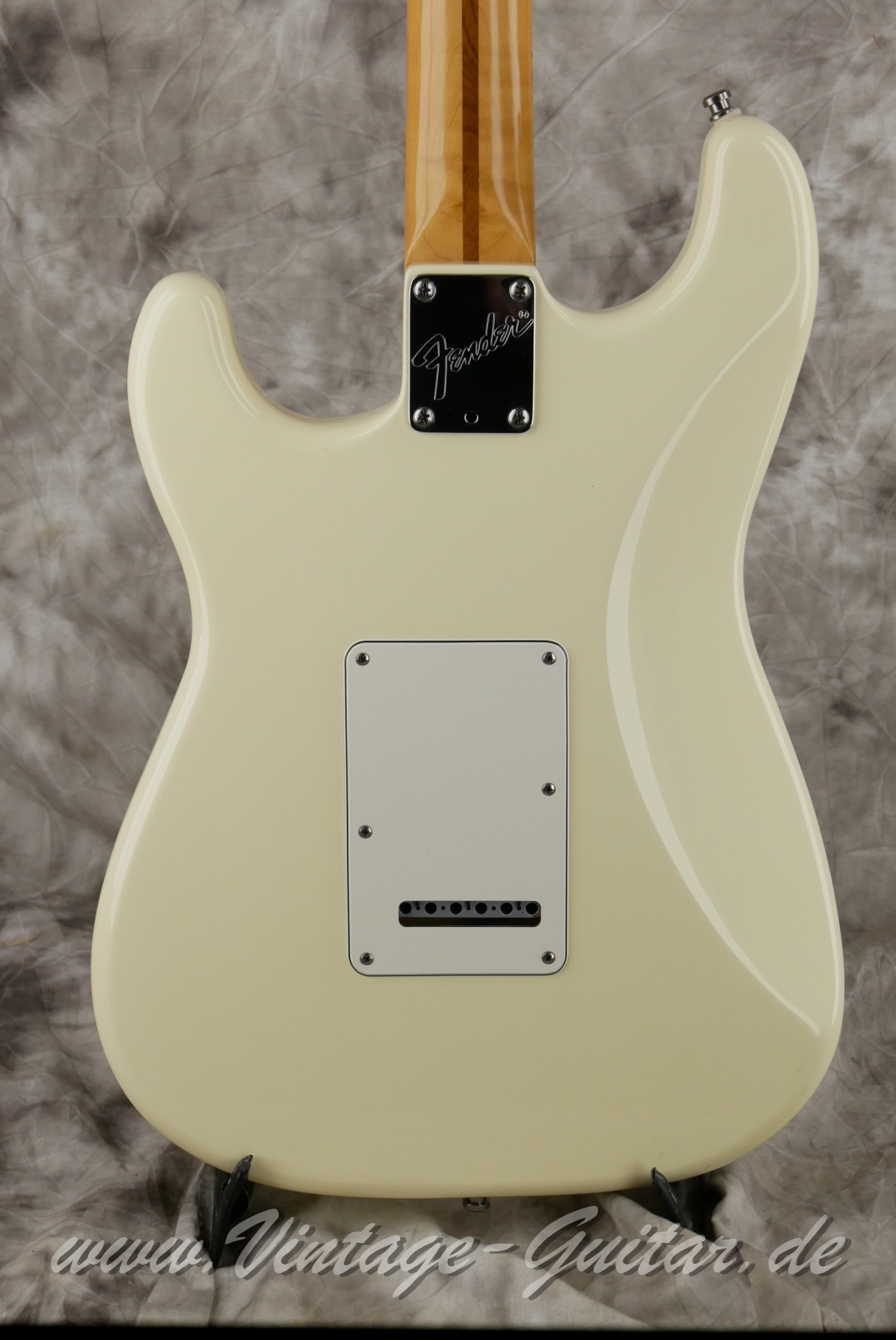 img/vintage/6019/Fender_Stratocaster_American_Standard_olympic_white_1992-008.jpg