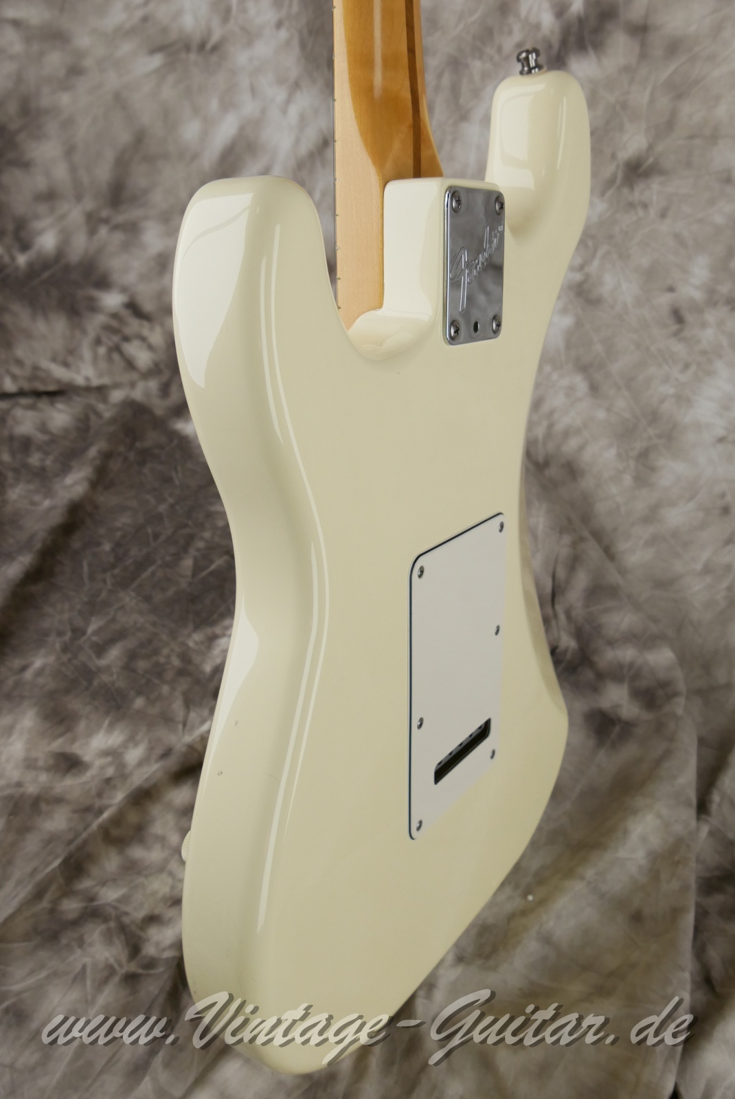 img/vintage/6019/Fender_Stratocaster_American_Standard_olympic_white_1992-011.jpg