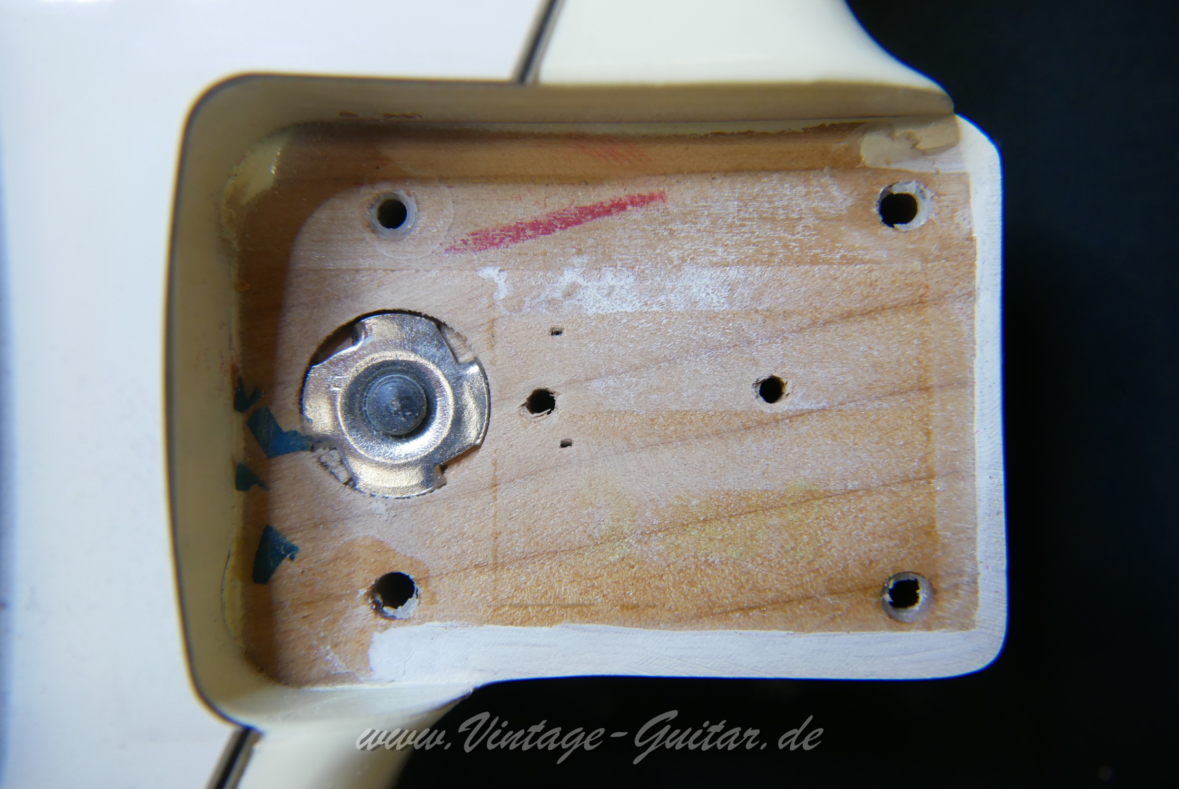 img/vintage/6019/Fender_Stratocaster_American_Standard_olympic_white_1992-015.jpg