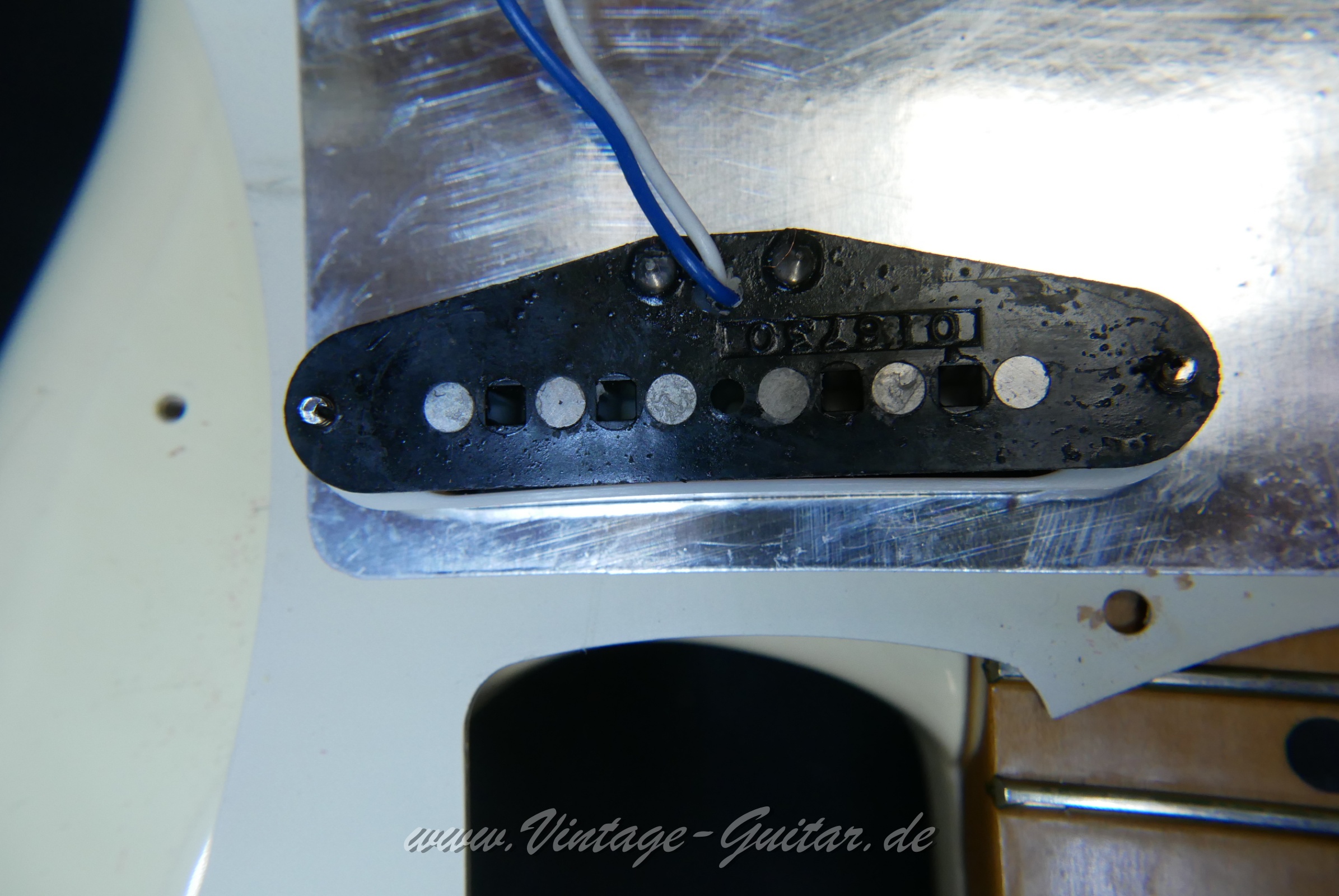 img/vintage/6019/Fender_Stratocaster_American_Standard_olympic_white_1992-022.jpg