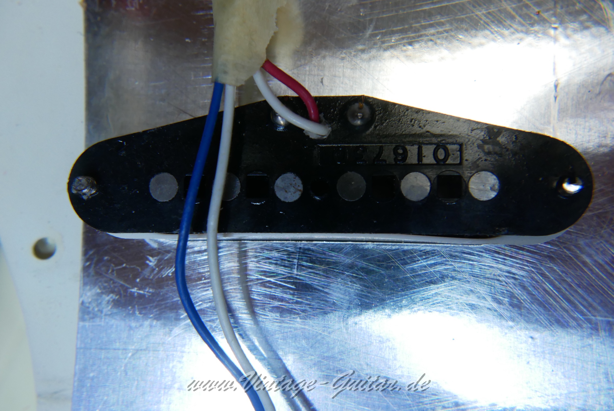 img/vintage/6019/Fender_Stratocaster_American_Standard_olympic_white_1992-023.jpg