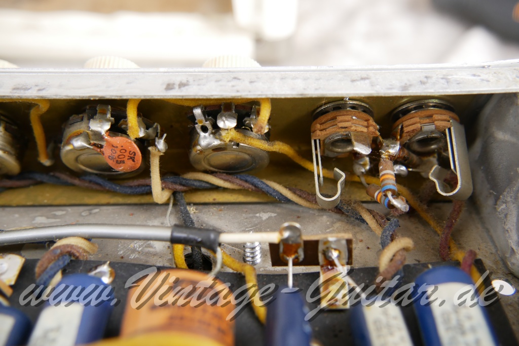 img/vintage/6025/Fender_Tremolux_Top_brownface_6G9_117V_blonde_1962-020.jpg