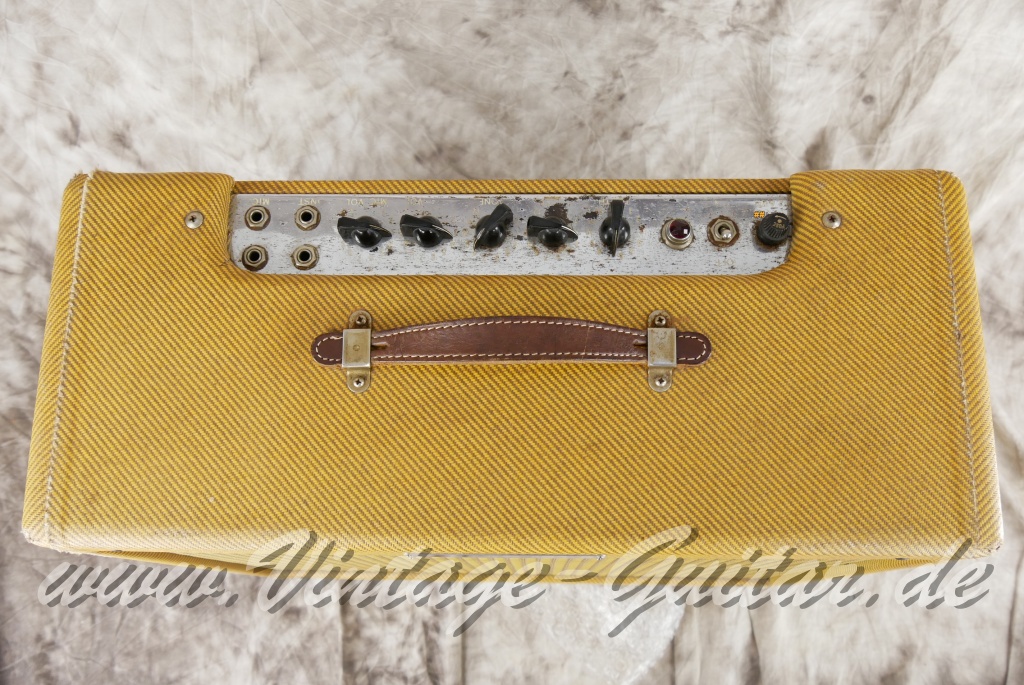 img/vintage/6026/Fender_Tremolux_5G9_1x12_Tweed_narrow_panel_1960-005.JPG