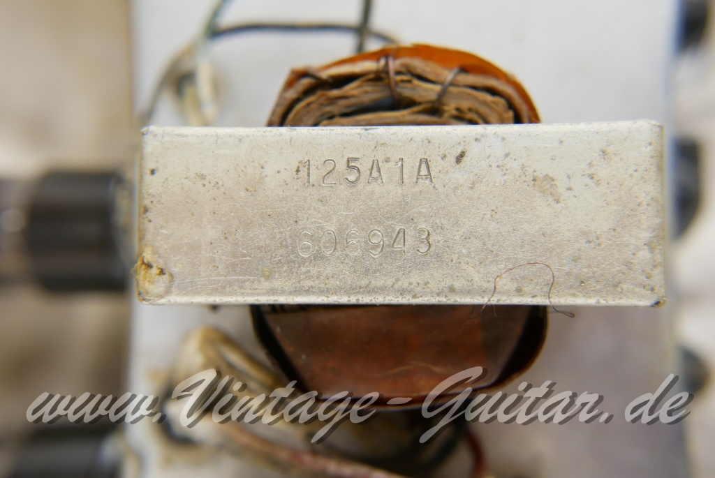 img/vintage/6026/Fender_Tremolux_5G9_1x12_Tweed_narrow_panel_1960-012.jpg