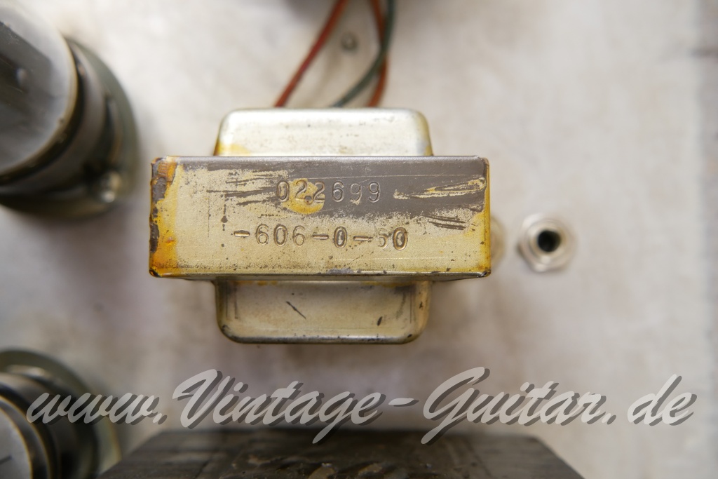 Fender_Bandmaster_Reverb_silverface_110V_1971_rebuilt_2x10_combo_blonde-012.jpg