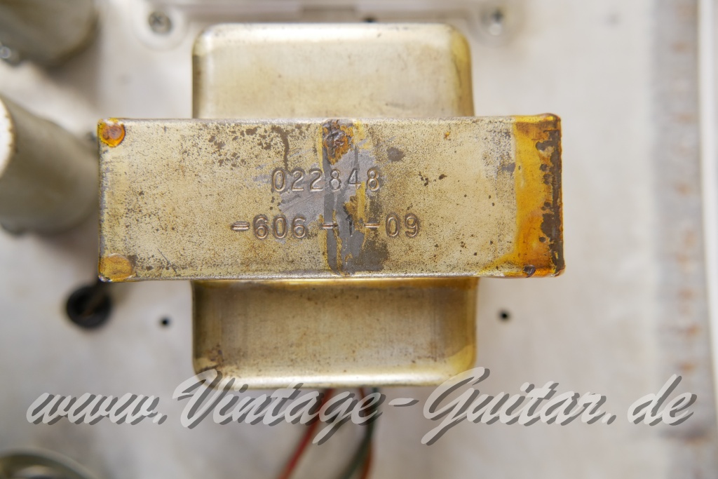 Fender_Bandmaster_Reverb_silverface_110V_1971_rebuilt_2x10_combo_blonde-013.jpg