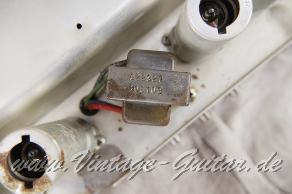 Fender_Bandmaster_Reverb_silverface_110V_1971_rebuilt_2x10_combo_blonde-014.jpg