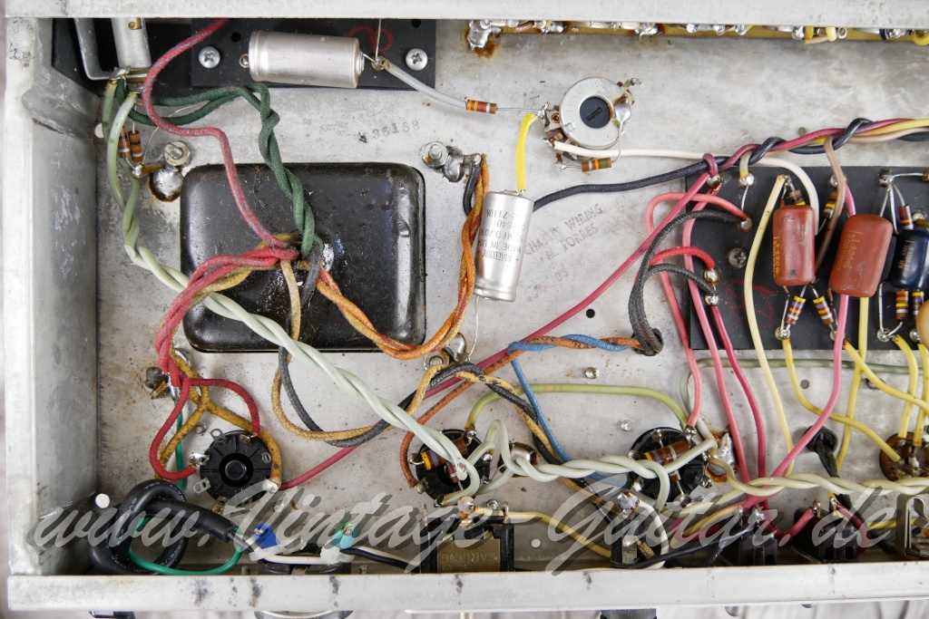 Fender_Bandmaster_Reverb_silverface_110V_1971_rebuilt_2x10_combo_blonde-017.jpg