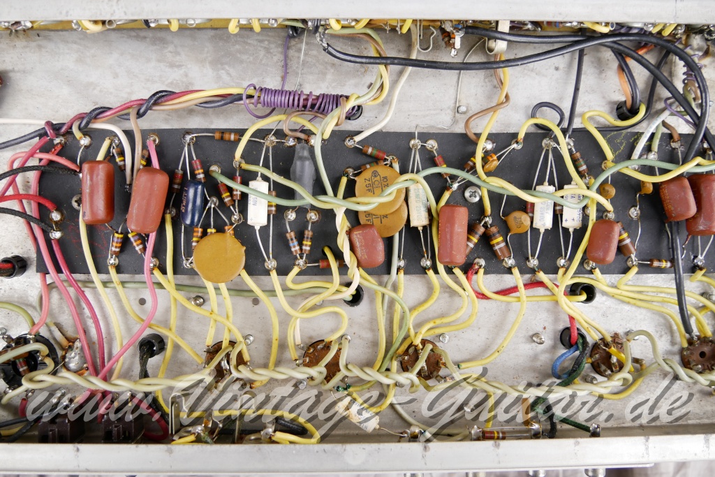 Fender_Bandmaster_Reverb_silverface_110V_1971_rebuilt_2x10_combo_blonde-018.jpg