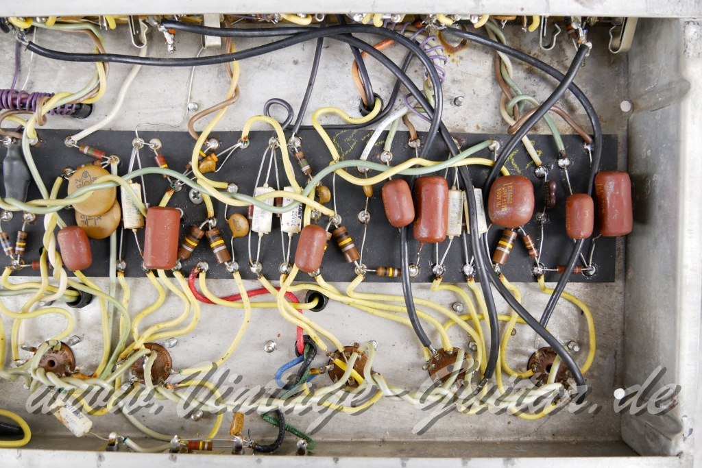 Fender_Bandmaster_Reverb_silverface_110V_1971_rebuilt_2x10_combo_blonde-019.jpg