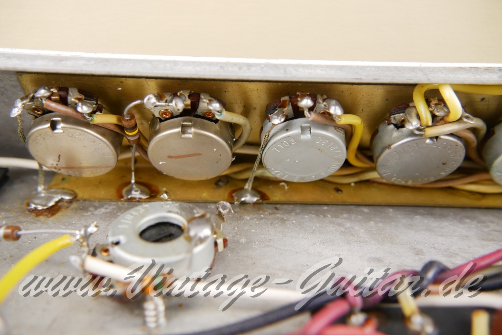 Fender_Bandmaster_Reverb_silverface_110V_1971_rebuilt_2x10_combo_blonde-021.jpg
