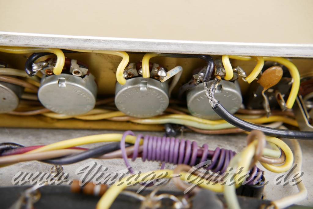 Fender_Bandmaster_Reverb_silverface_110V_1971_rebuilt_2x10_combo_blonde-022.jpg