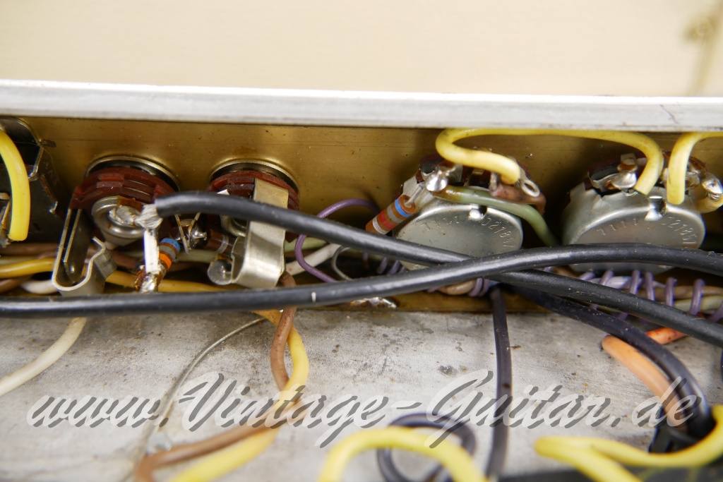 Fender_Bandmaster_Reverb_silverface_110V_1971_rebuilt_2x10_combo_blonde-023.jpg