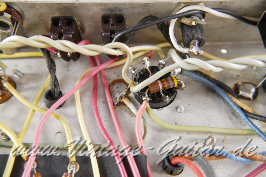 Fender_Bandmaster_Reverb_silverface_110V_1971_rebuilt_2x10_combo_blonde-026.jpg