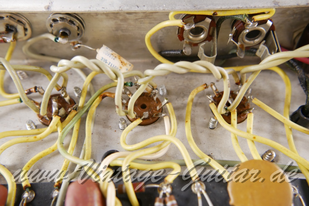 Fender_Bandmaster_Reverb_silverface_110V_1971_rebuilt_2x10_combo_blonde-027.jpg