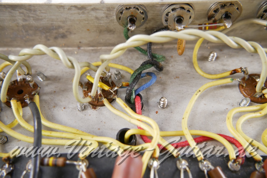 Fender_Bandmaster_Reverb_silverface_110V_1971_rebuilt_2x10_combo_blonde-028.jpg