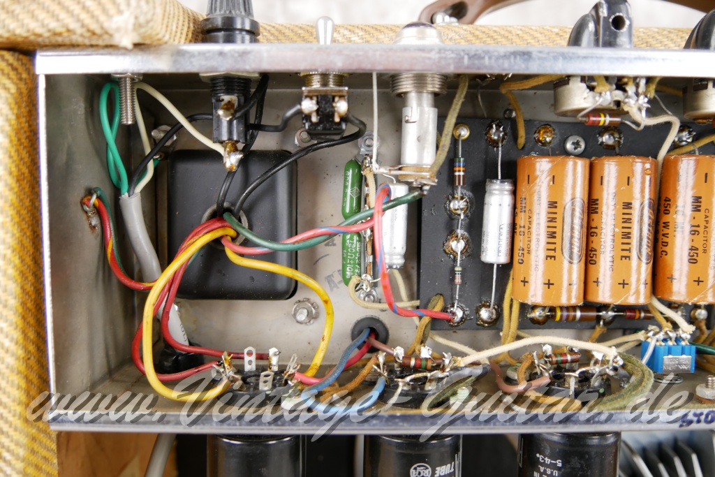 img/vintage/6030/Fender_Vibrolux_Tweed_narrow_panel_1960-010.jpg