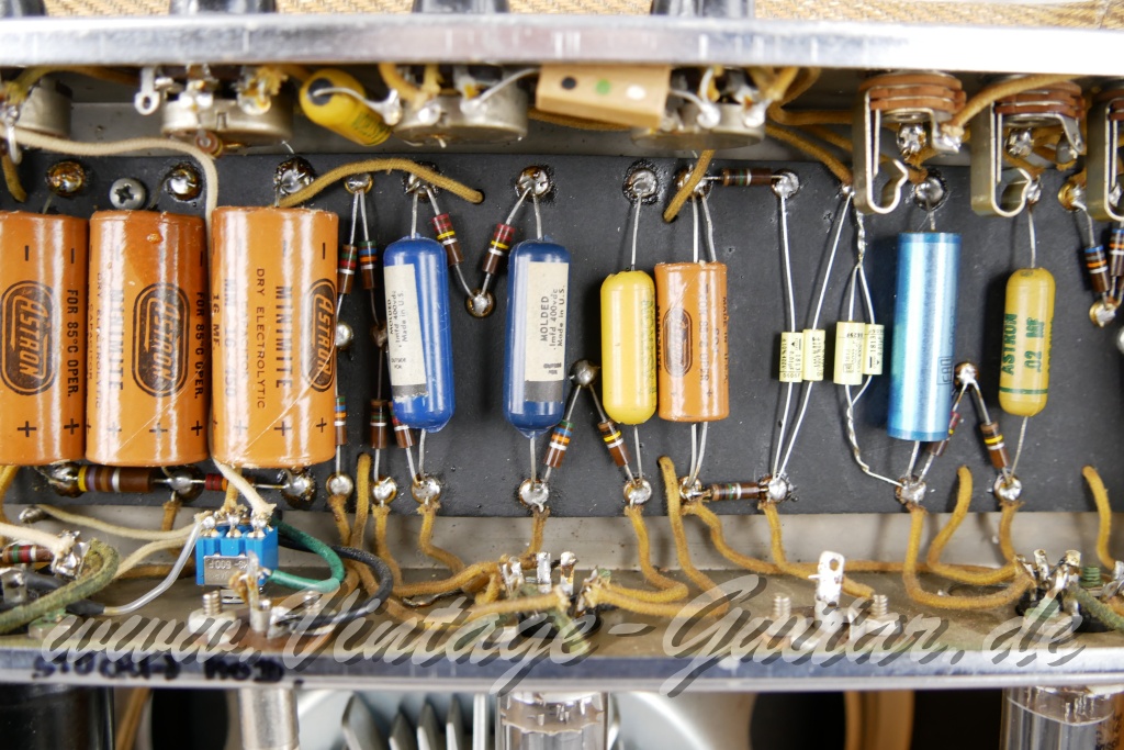 img/vintage/6030/Fender_Vibrolux_Tweed_narrow_panel_1960-011.jpg