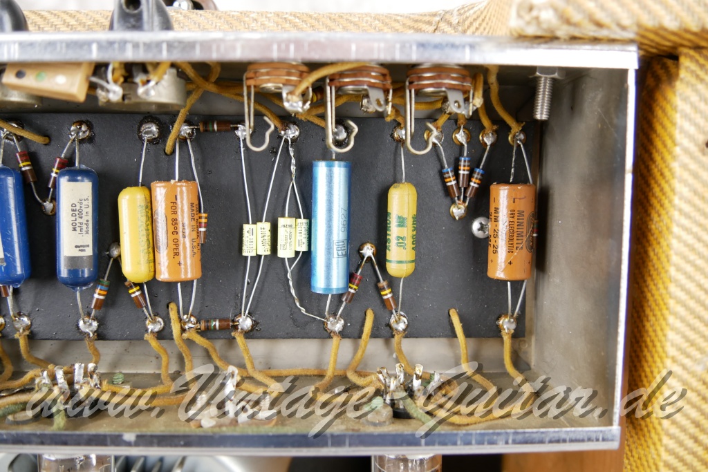 img/vintage/6030/Fender_Vibrolux_Tweed_narrow_panel_1960-012.jpg