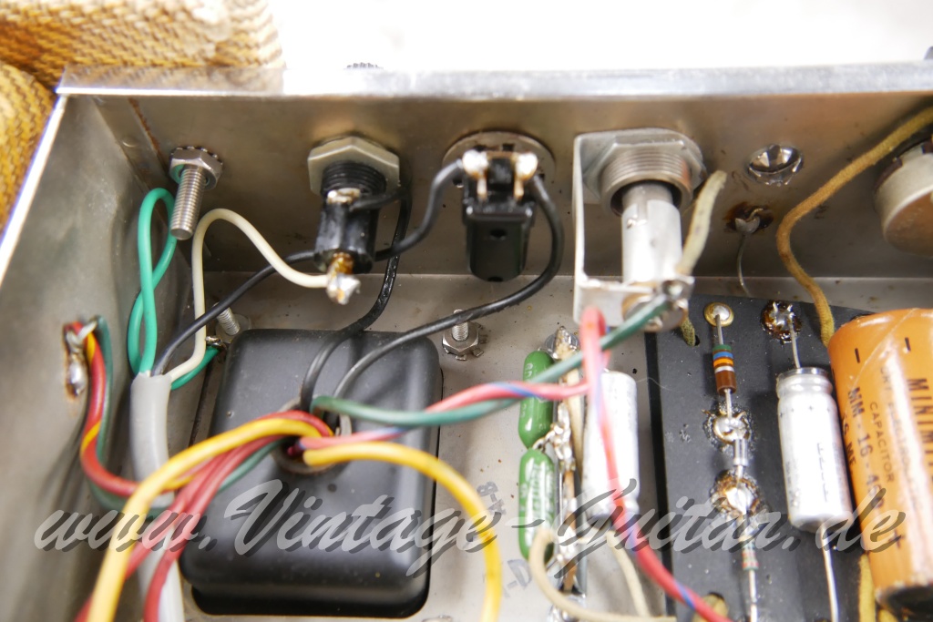 img/vintage/6030/Fender_Vibrolux_Tweed_narrow_panel_1960-013.jpg