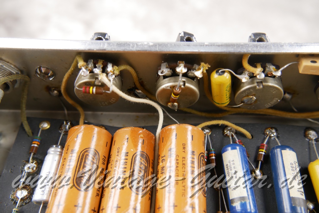img/vintage/6030/Fender_Vibrolux_Tweed_narrow_panel_1960-014.jpg